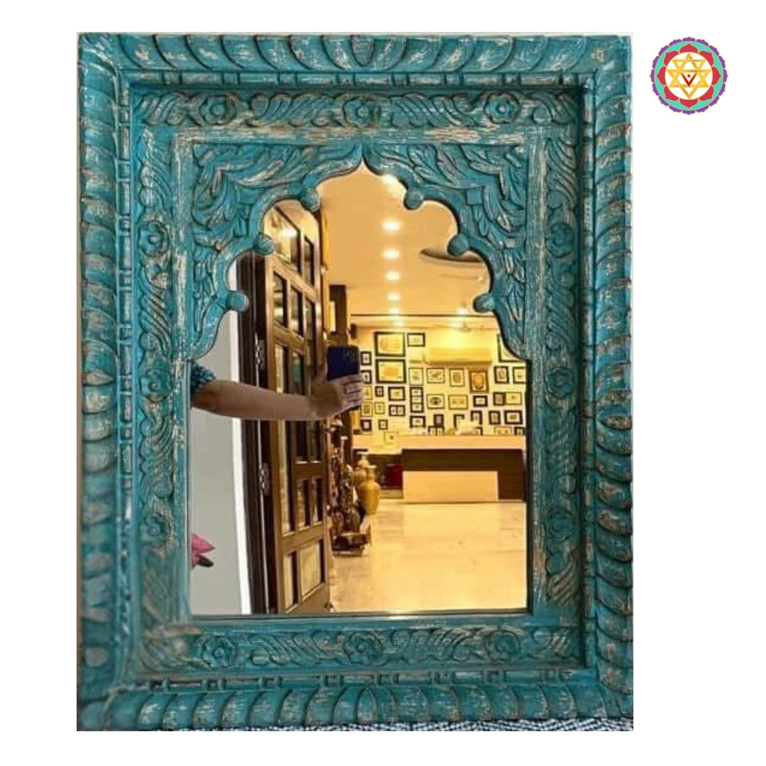Close-up of the wooden Jharokha mirror frame’s carved details, displaying its fine craftsmanship.”