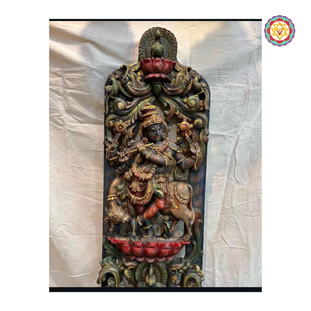 Zoom-in of Krishna with Gopis (Vrindavan Lila)