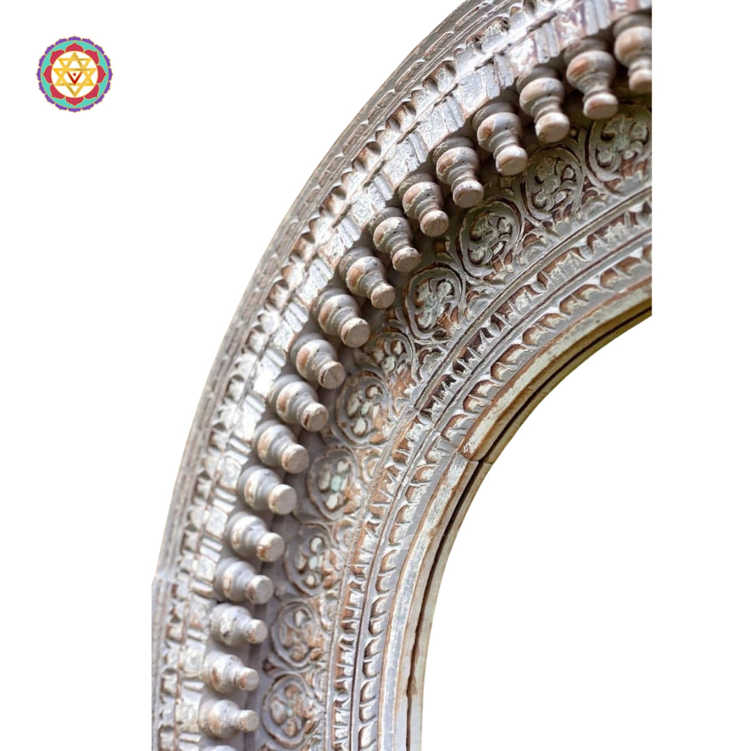 Side view showing depth and detailed pattern