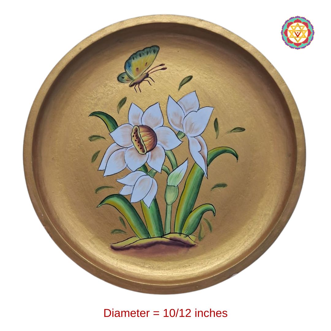 hand-painted indian floral wall plate depicting white lilies, elegant minimal floral pattern on polished ceramic base