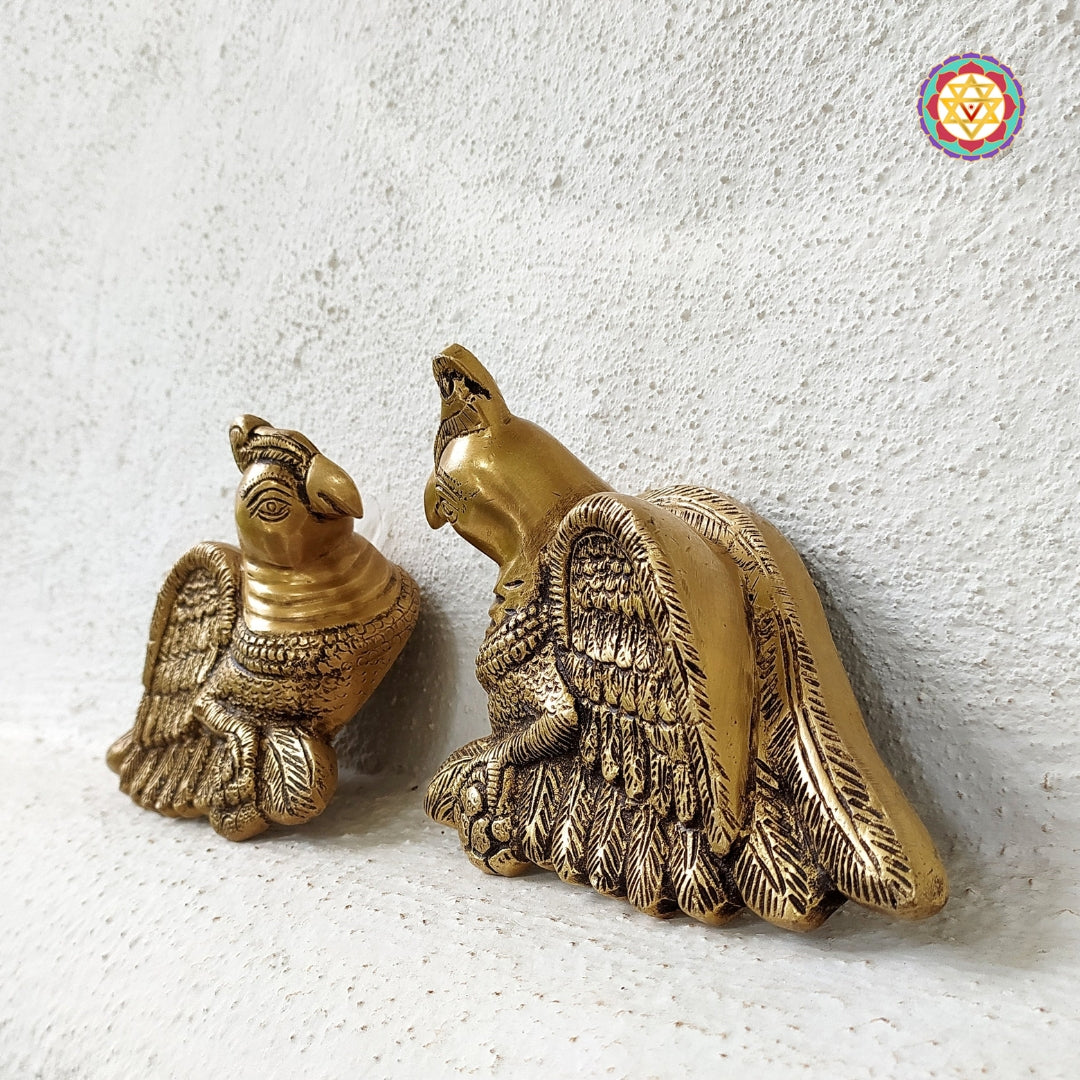 Elegant pair of brass parrots handcrafted with fine detailing