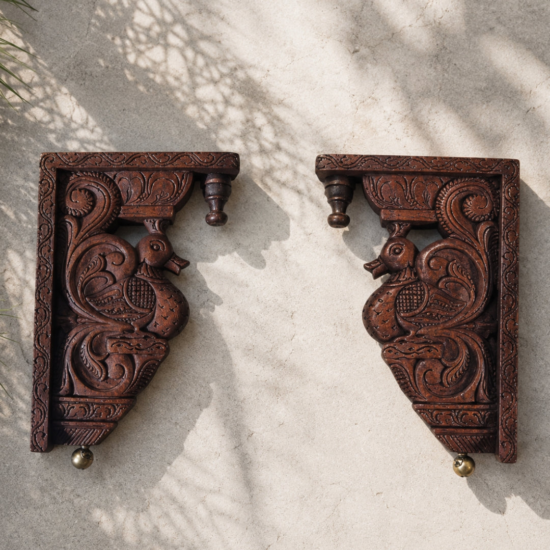 Single Annam Swan Wall Bracket – Temple-Inspired Wooden Accent