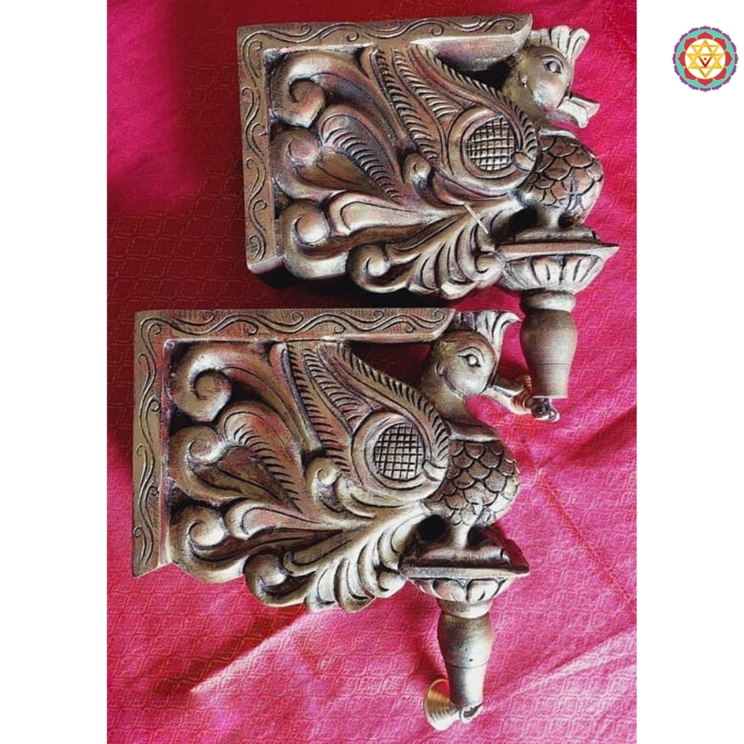 𝑾𝒐𝒐𝒅𝒆𝒏 𝑪𝒂𝒓𝒗𝒆𝒅 𝑨𝒏𝒏𝒂𝒎 /𝑺𝒘𝒂𝒏 𝒔𝒄𝒖𝒍𝒑𝒕𝒖𝒓𝒆 wall hanging/bracket (Single)