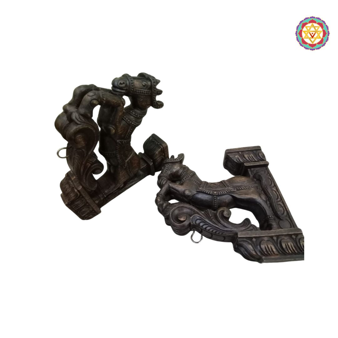 woodcarved horse bracket trunk side traditional motif