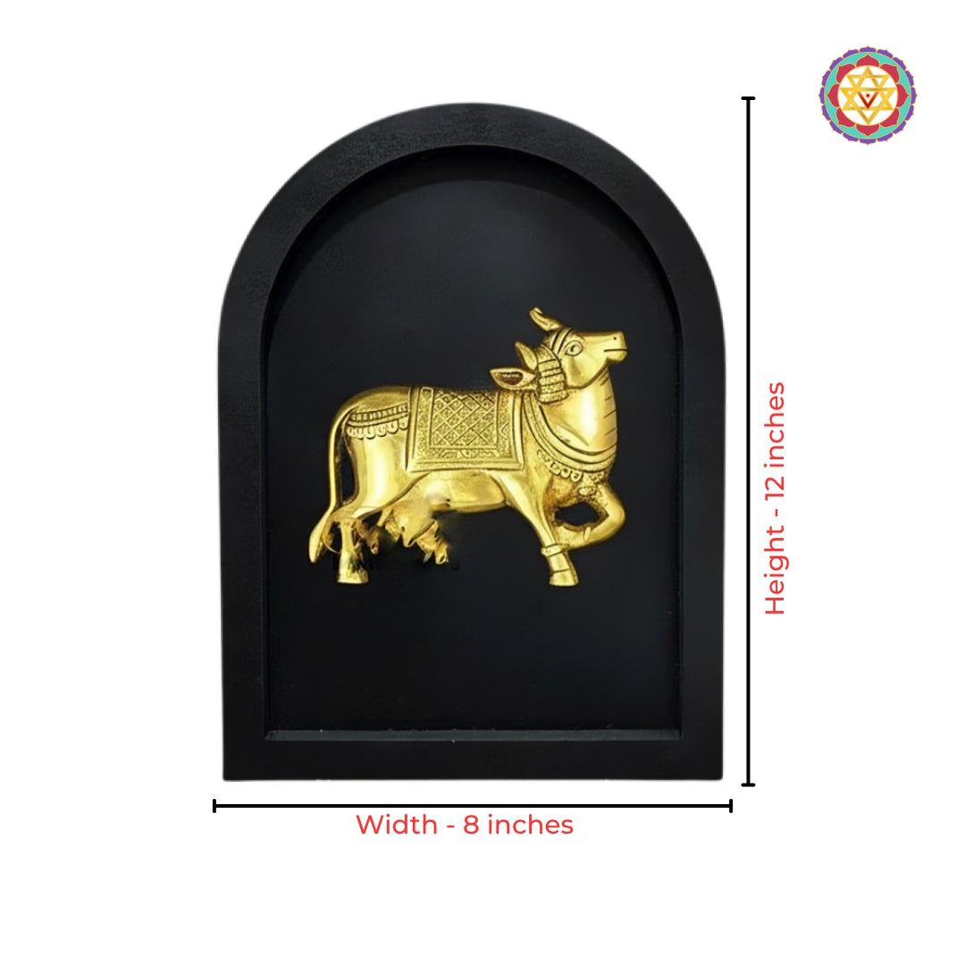 Gold gow figurine in a black frame with measurements on a white background